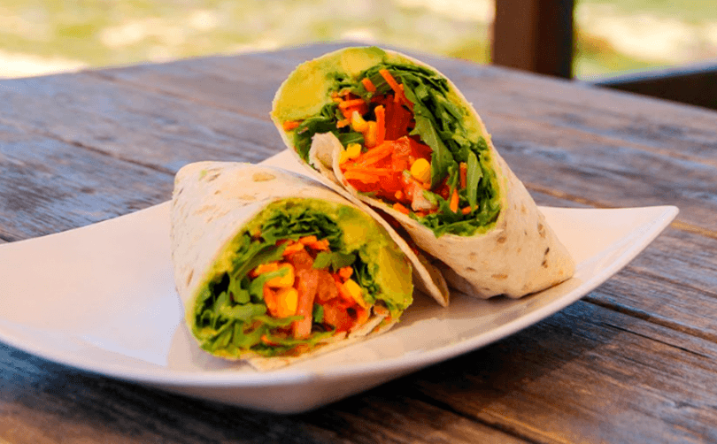 Refeições leves e snacks deliciosos junto à beira-mar